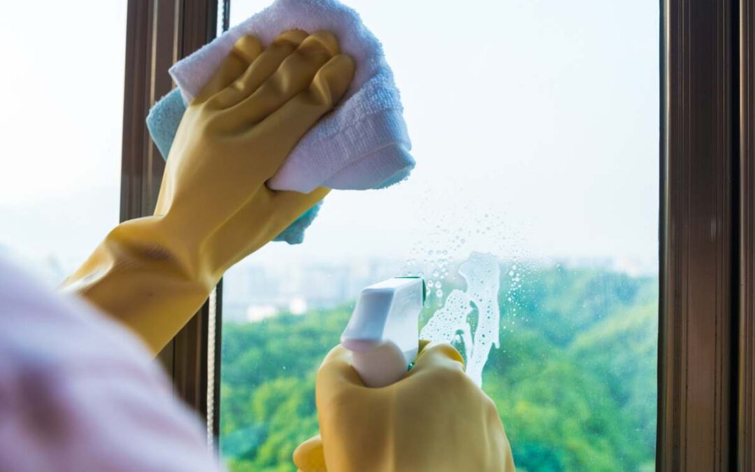 Mycie okien nigdy nie było równie proste – poznaj 3 proste sposoby na idealnie czyste okna